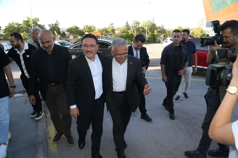 Vali Çiçek'ten Yılkı Atları Olayına Hızlı Müdahale: Turizme Zarar Verenlere Geçit Yok! — haber görseli