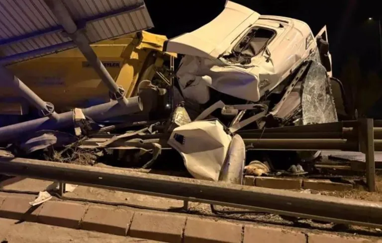 Kayseri Şirintepe'de Korku Dolu Anlar: Tır Bariyerlere Saplandı! — haber görseli