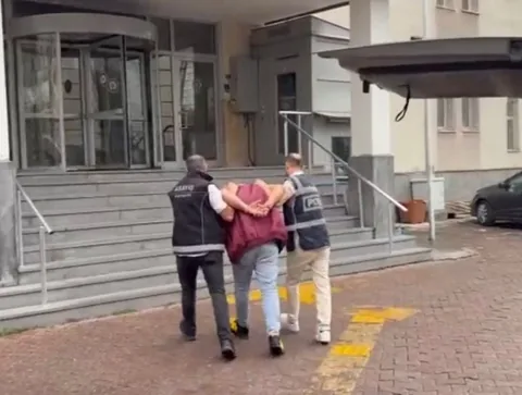 Kayseri’de Silahla Tehdit Suçundan 17 yıl 4 ay 8 gün kesinleşmiş cezası bulunan hükümlü yakalandı — haber görseli