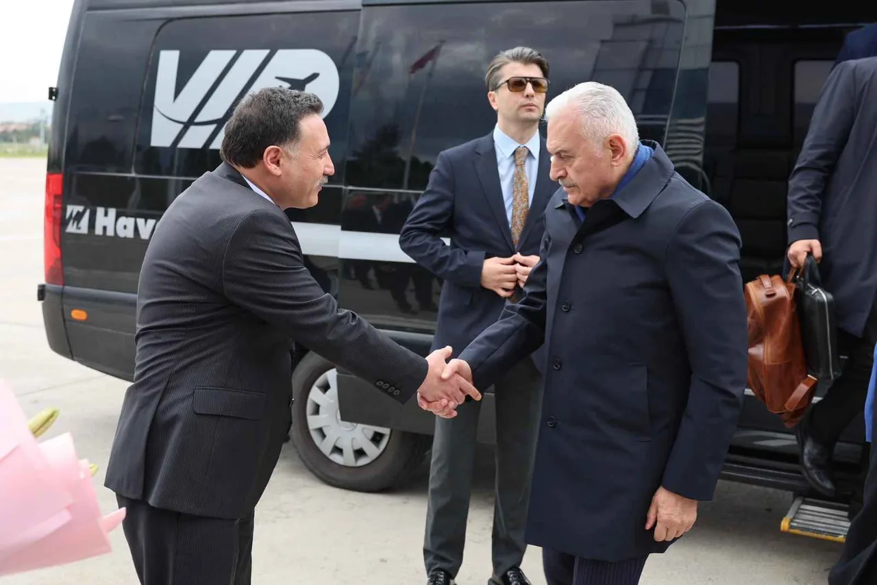 Eski Başbakan Binali Yıldırım'dan Kayseri Çıkartması — haber görseli