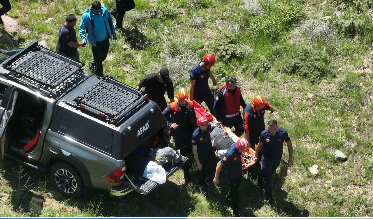 Hisarcık'ta Piknik Faciası! Kırlangıç Vadisinde Kayalıklardan Düşen Kişi Kurtarıldı — haber görseli