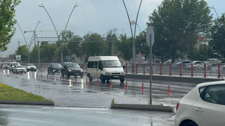 Kayseri’de sağanak etkili oldu! Yağışın gece saatlerine kadar sürmesi bekleniyor — haber görseli