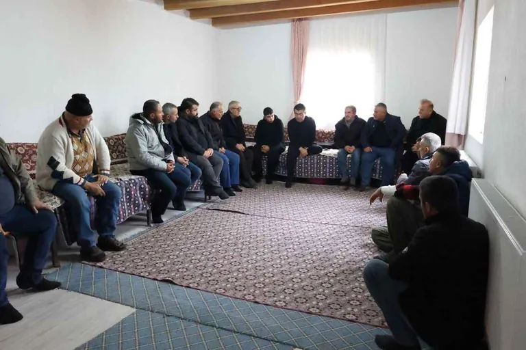 Süksün'de Kavga! Başkan Selahattin Metin'den Yaralılara Ziyaret — haber görseli
