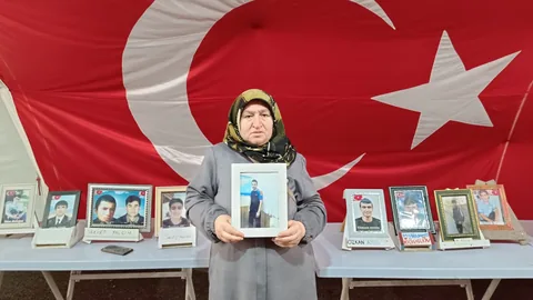 Diyarbakır Anneleri’nin Evlat Nöbeti 2339 Gündür Sürüyor — haber görseli