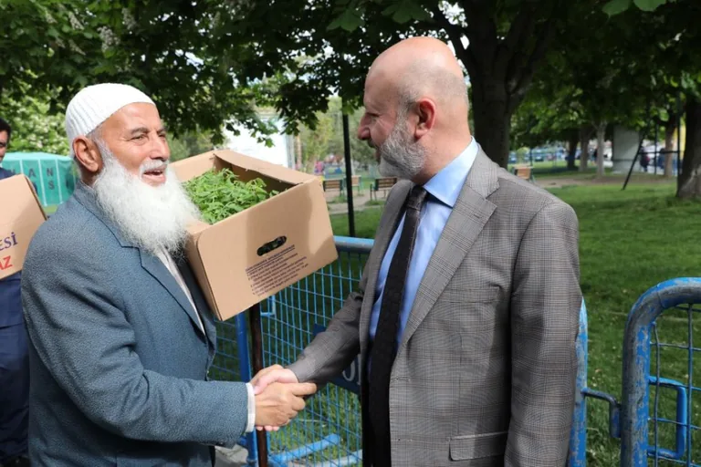 Kocasinan Belediyesi, 550 Bin Kök Organik Domates Fidesi Dağıtacak! — haber görseli