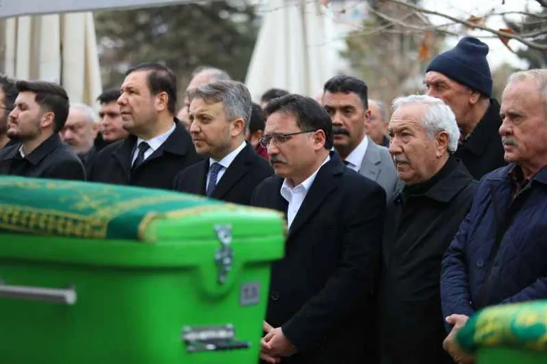 Bolu'daki Yangında Hayatını Kaybeden Eslem Uyanık Kayseri'de Son Yolculuğuna Uğurlandı — haber görseli
