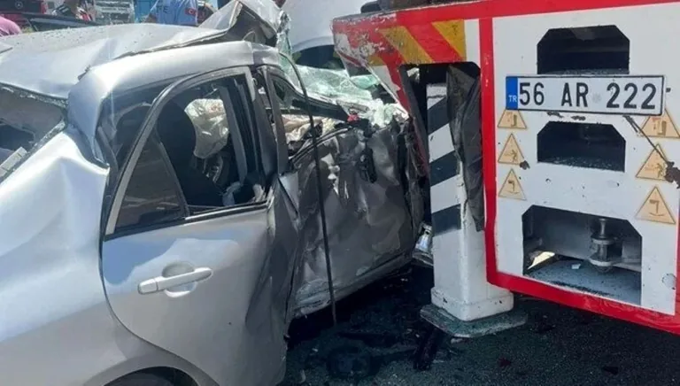 Trafik Canavarı Yine İş Başında! Otomobil Vincin Altında Kaldı: 1 Ölü — haber görseli