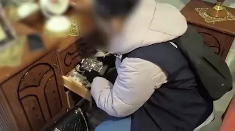 ÇOCUK İSTİSMARCILARI VE BAHİS BARONLARI PAKETLENDİ: SİBER ÇETELERE '19 İLDE' ŞOK OPERASYON! 200 GÖZALTI, 65 TUTUKLAMA — haber görseli