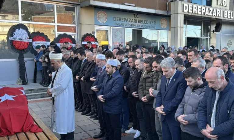 Rize'de silahlı saldırıda Öldürülen İki PTT Çalışanının Cenazeleri Defnedildi — haber görseli