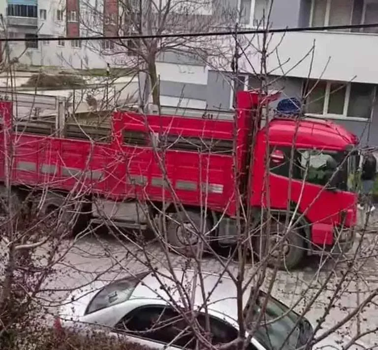 TIR Hırsızından "Eski Sevgili" Mesaisi: Hem Aracı Hem Laptopu Çaldı! — haber görseli