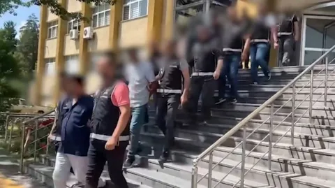 Tarihi Eser Kaçakçılarına Baskın! 300 Milyon Yıl Öncesine Ait Fosil Ele Geçirildi — haber görseli