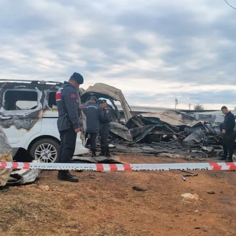 Antalya'da Bayramın İlk Gününde Yangın Faciası: Suriye Uyruklu 1 Anne ve 5 Çocuğu Hayatını Kaybetti — haber görseli
