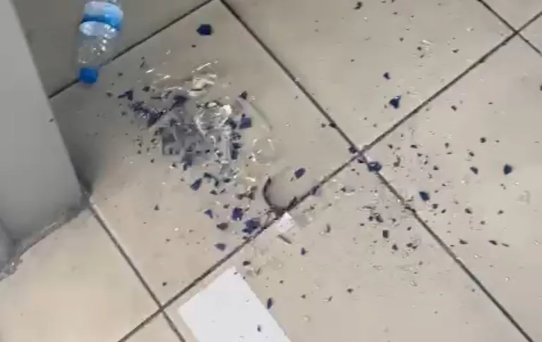 Flaş! ŞOK İDDİA: Okulda Temizlik Görevlisi Kadın,Müdür Yardımcısına Saldırdı — haber görseli