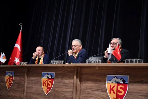 Büyükkılıç, Kayserispor Genel Kurulu'nda Divan Başkanlığı Yaptı! Nurettin Açıkalın Yeniden Başkan Seçildi — haber görseli