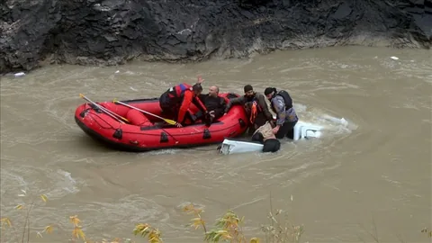 HAKKARİ’DE PİKAP 150 METRELİK UÇURUMDAN ZAP SUYU’NA DÜŞTÜ: 2 ÖLÜ, 2 YARALI — haber görseli