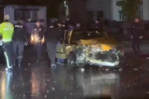 Beyazşehir'de Korkunç Kaza! Servis Aracı ile Otomobil Çarpıştı: 11 Yaralı — haber görseli