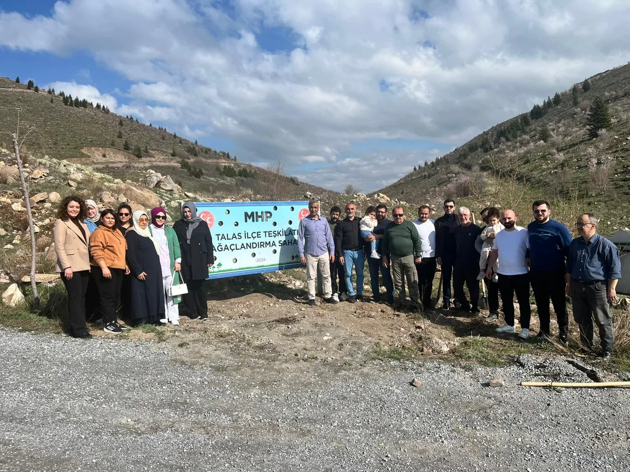 Talas MHP’den Duygulandıran Etkinlik: 9 Canın Adı Fidanlarda Yaşayacak — haber görseli