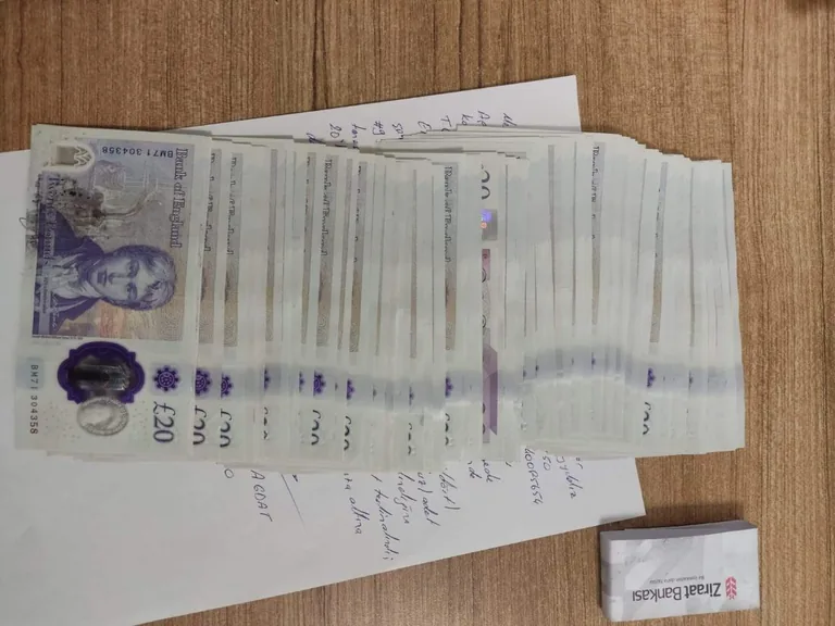Yaptığı hareketle insanlık ölmemiş dedirtti! Yolda bulduğu 81 bin lirayı polise teslim etti — haber görseli