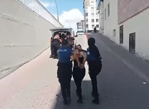 Kayseri’de Hırsızlık Suçundan Aranan 2 Kadın Yakalandı: 34 Yıl Hapis Cezası — haber görseli