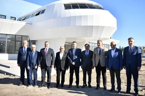 BAKAN TEKİN, Mehmet Altun Havacılık ve Uzay Bilimleri Lisesi’ni ziyaret etti — haber görseli