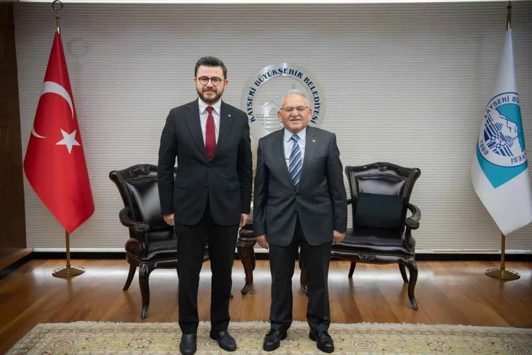 AK Parti İl Başkanı Hüseyin Okandan, Başkan Büyükkılıç'ı Makamında Ziyaret Etti — haber görseli
