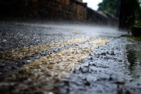 Meteoroloji Uyardı: Batı’da Sıcaklık Düşüyor, İç ve Doğu’da Kuvvetli Yağış Bekleniyor — haber görseli