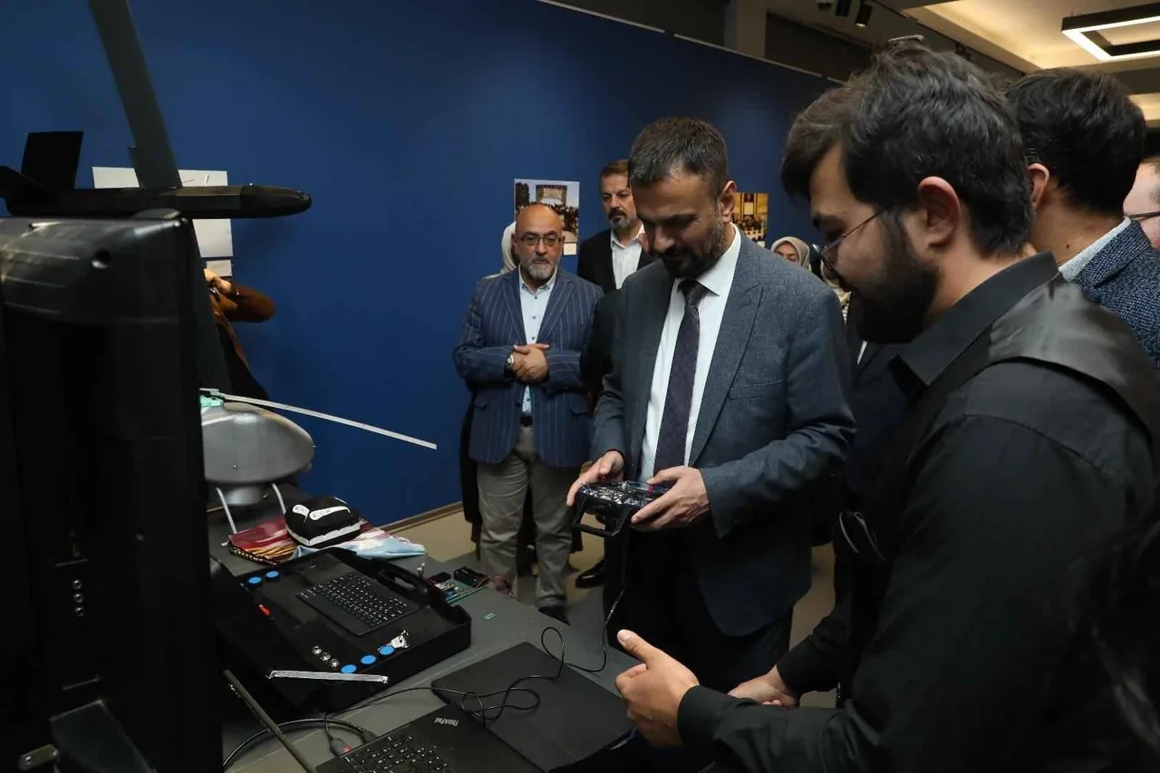 Kayseri’de “Bi’ Dünya Sanat” Sergisi Sanatseverlerle Buluştu — haber görseli