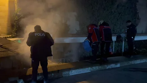 Kayseri Mimarsinan Parkı’nda Gece Yarısı Yangın: Tarihi Medresenin Yanı Alevlere Teslim Oldu! — haber görseli