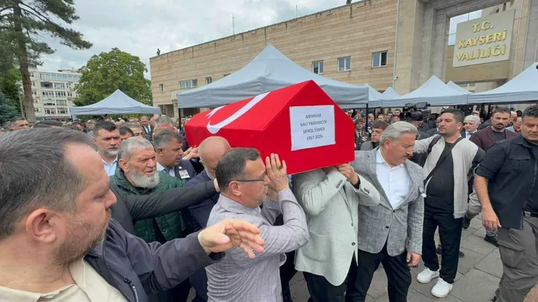 Kalp krizinden hayatını kaybeden Vali Yardımcısı Şenol Esmer için tören düzenlendi — haber görseli