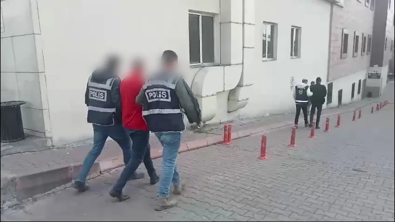 Kayseri Emniyeti Suçlulara Göz Açtırmıyor: Toplamda 98 Yıl Hapis Cezası Bulunan 10 Şahıs Tutuklandı — haber görseli