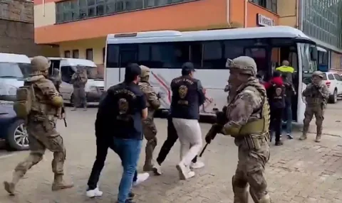 Artvin Merkezli 22 İlde Organize Suç Örgütlerine Operasyon! 32 Gözaltı — haber görseli
