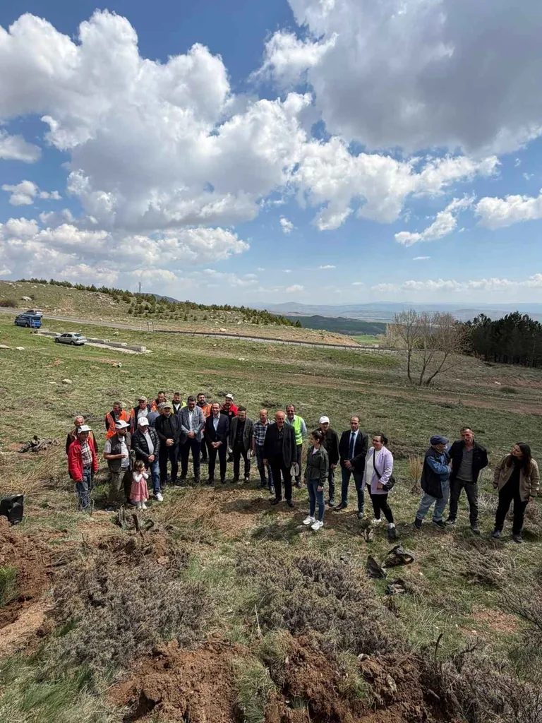 Münih Küpeliler Derneği’nden Anlamlı Etkinlik! Özvatan’da Fidanlar Toprakla Buluştu — haber görseli
