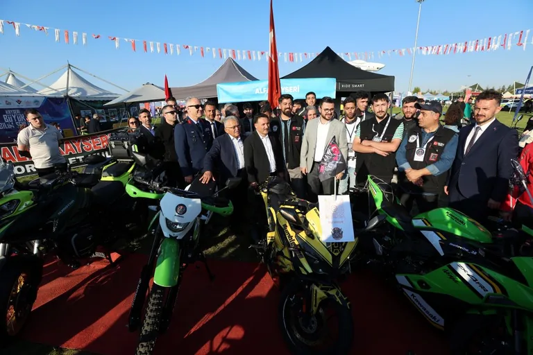 Kayseri Bilim Festivali Başladı: Gökyüzünde SOLOTÜRK, Sahne’de Bilim! — haber görseli