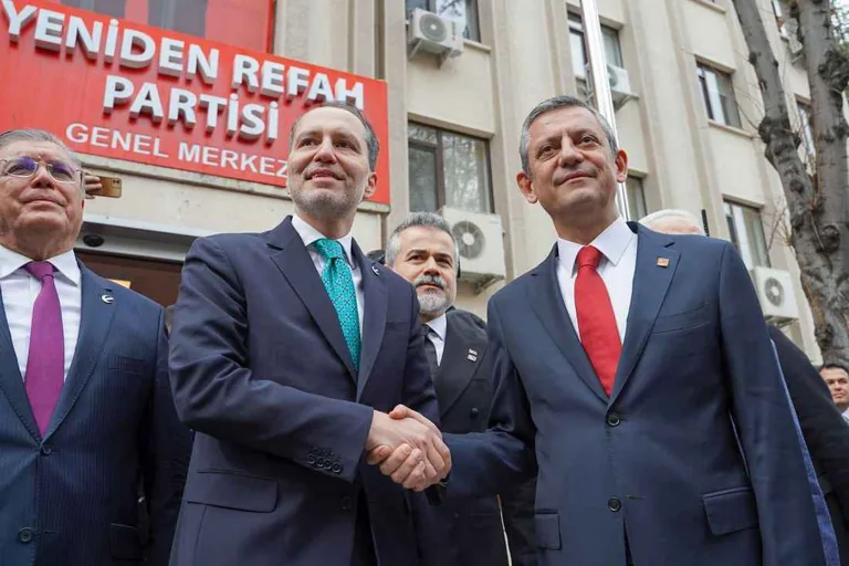 CHP Genel Başkanı Özel’den Yeniden Refah Partisi Genel Başkanı Erbakan’a ziyaret — haber görseli