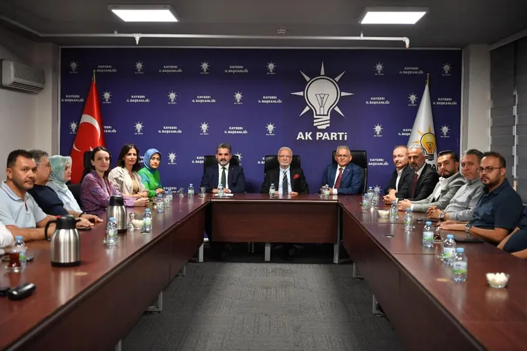 AK Parti Haftalık Olağan Yönetim Kurulu Toplantısı Elitaş'ın katılımıyla gerçekleşti — haber görseli