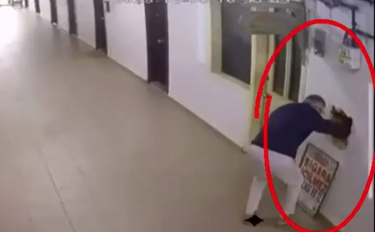 İstanbul Bakırköy'de Film Gibi Hırsızlık: 40 Bin Dolarlık Saati İşte Böyle Çaldı — haber görseli