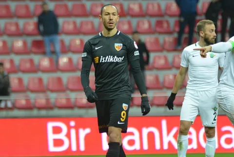 Kayserili Umut Bulut, Futbolu Bıraktı — haber görseli