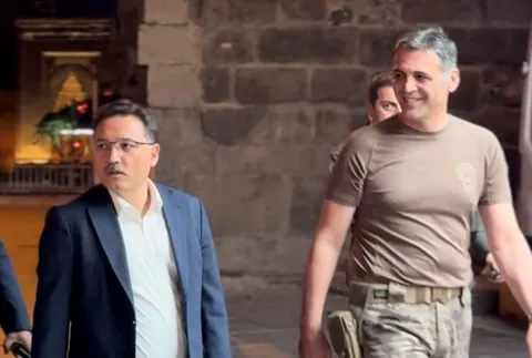 Vali Gökmen Çiçek, Millet Caddesi'nde Vatandaşların Yoğun İlgisiyle Karşılaştı — haber görseli
