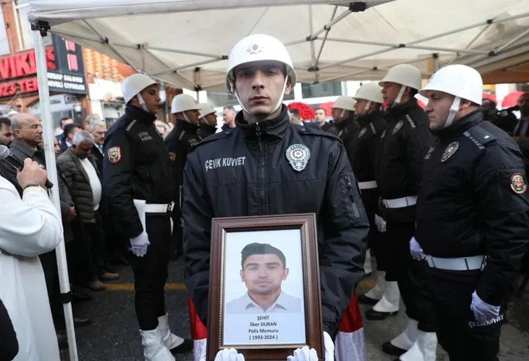 Şehit polis memuru İlker Duran son yolculuğuna uğurlandı — haber görseli