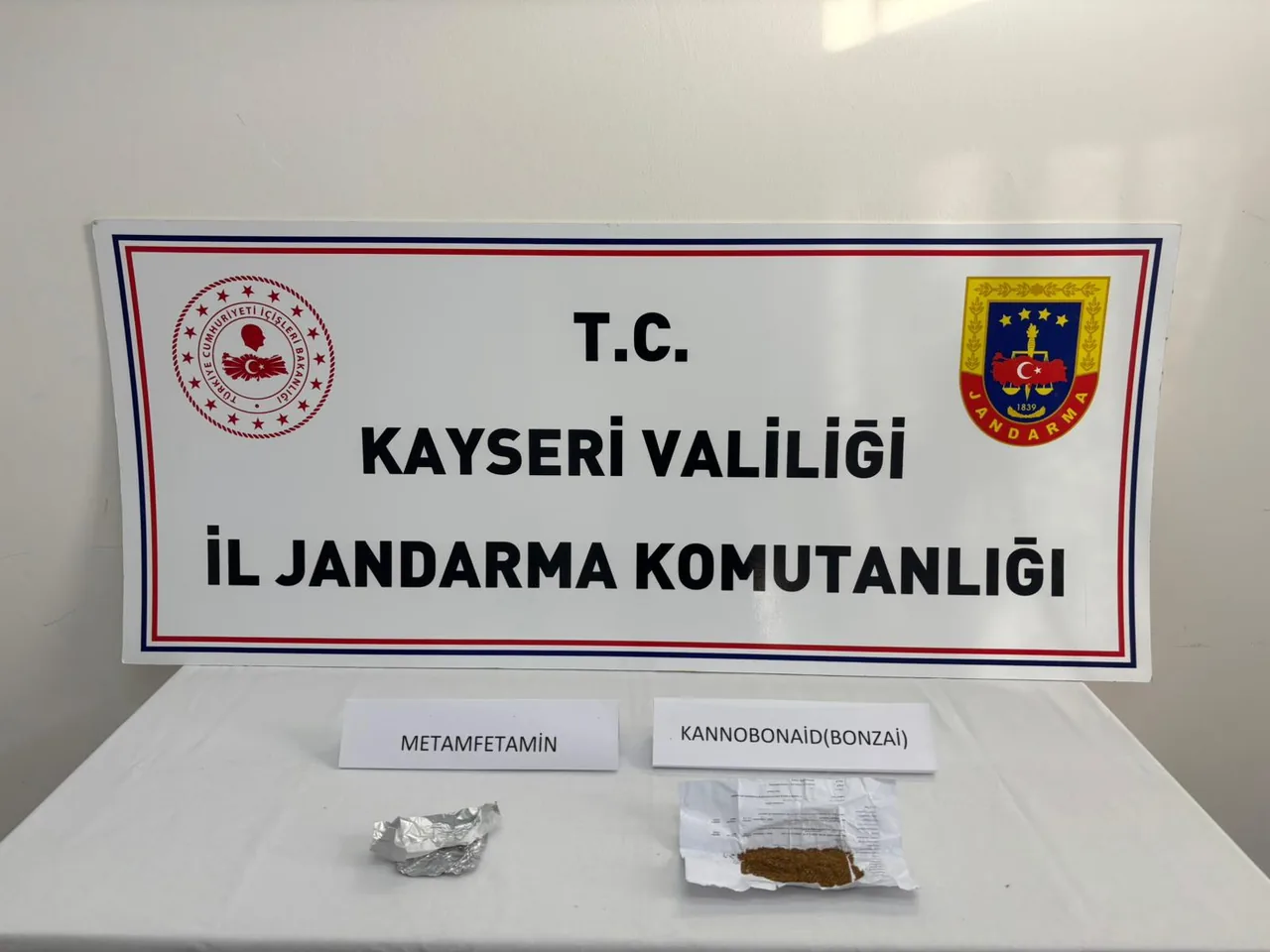 Jandarmanın Dur İhratına Uymayıp Kaçtılar! Araçtan Bakın Neler Çıktı? Yahyalı'da Nefes Kesen Takip — haber görseli
