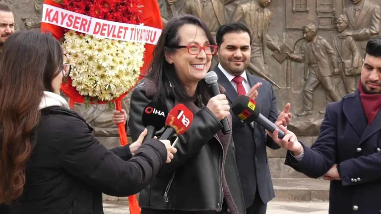 Kayseri'de 27 Mart Dünya Tiyatro Günü Düzenlenen Törenle Kutlandı — haber görseli
