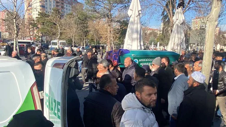 Kayseri'de Feci Kazada Hayatını Kaybeden Baba ve Kızı Toprağa Verildi — haber görseli