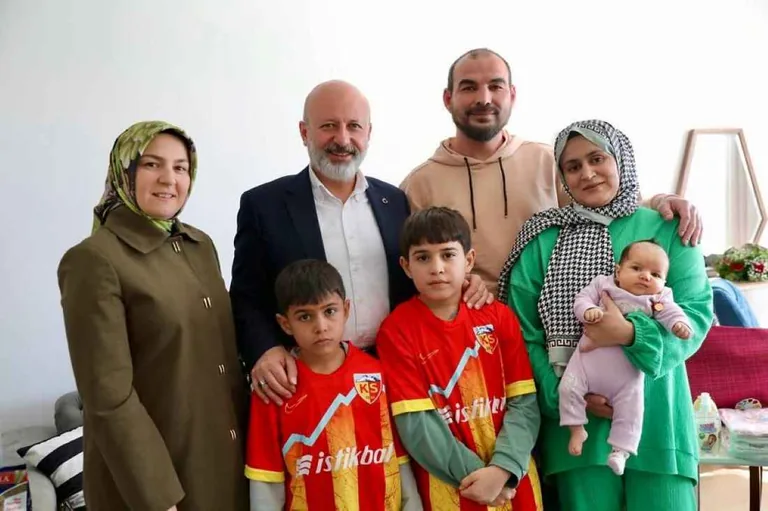 Kocasinan Belediyesi, Hoş Geldin Bebek Projesi İle Evlat Sevinci Yaşayan Ailelere Destek Oluyor — haber görseli