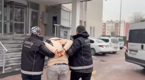 Hırsızlık Suçundan Aranıyordu, Kıskıvrak Yakalandı! — haber görseli