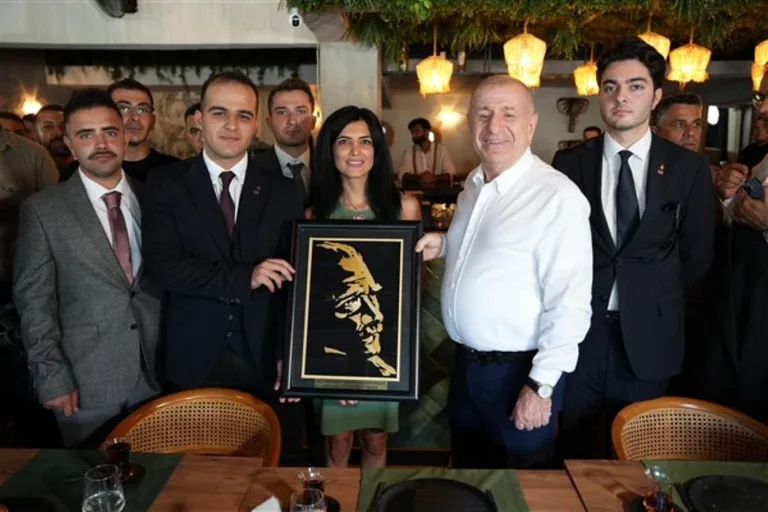 ÜMİT ÖZDAĞ, Kıbrıs Girne’de  — haber görseli