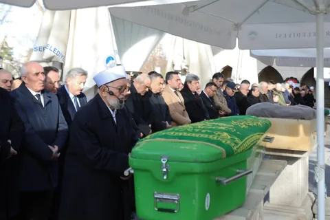 KAYSO Başkanı Büyüksimitci’nin hayatını kaybeden annesi toprağa verildi — haber görseli