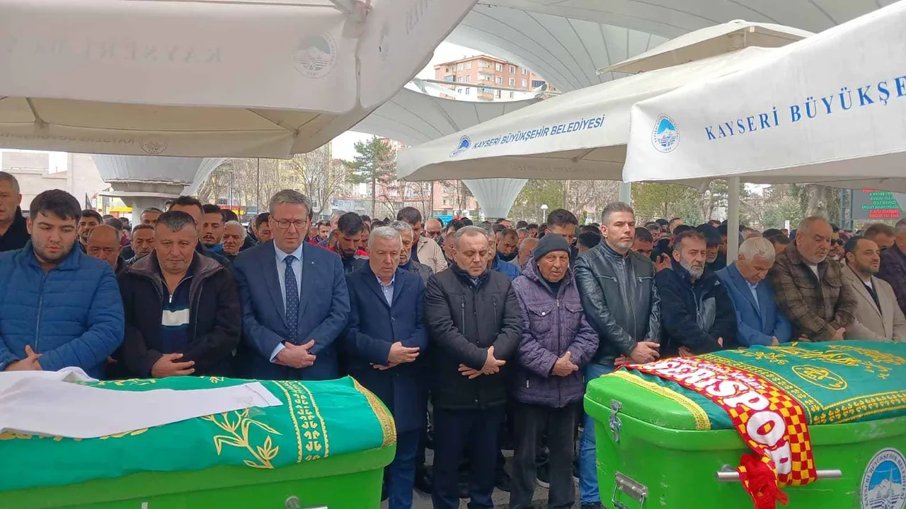 Feci Kazada Ölen ERÜ Tıp Öğrencisi Yaren Mercan, doktor önlüğü ile son yolculuğuna uğurlandı — haber görseli