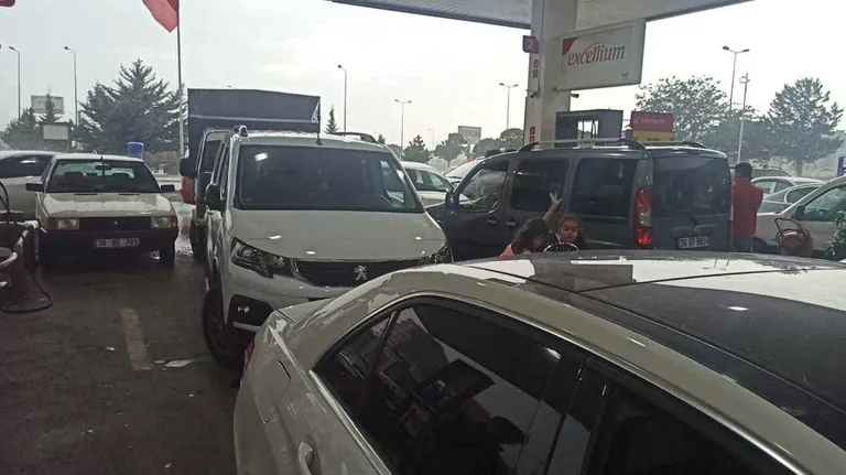 Meteoroloji 7.Bölge Müdürlüğü Yine Sınıfta Kaldı! Valilik Pazar Günü İçin Uyardı Kayseri'yi Bugün Dolu Vurdu — haber görseli