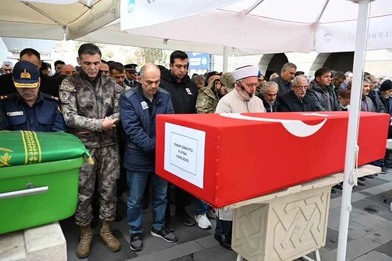 Mardin'de motosiklet kazasında hayatını kaybeden Üsteğmen Yusuf Çürüttü, Kayseri'de defnedildi — haber görseli