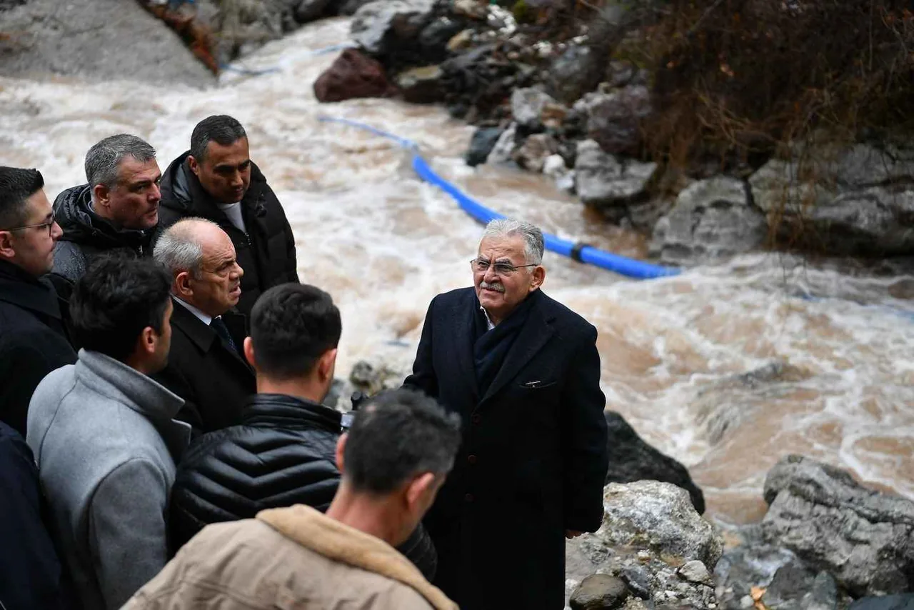 Geçmiş Olsun Yahyalı: Başkan Büyükkılıç selin vurduğu Büyükçakır’da vatandaşın yanında! — haber görseli
